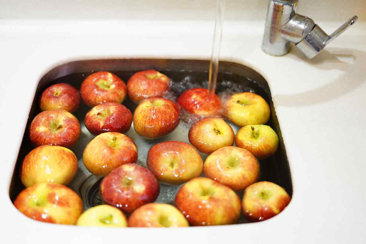 Apples in a bowl of water