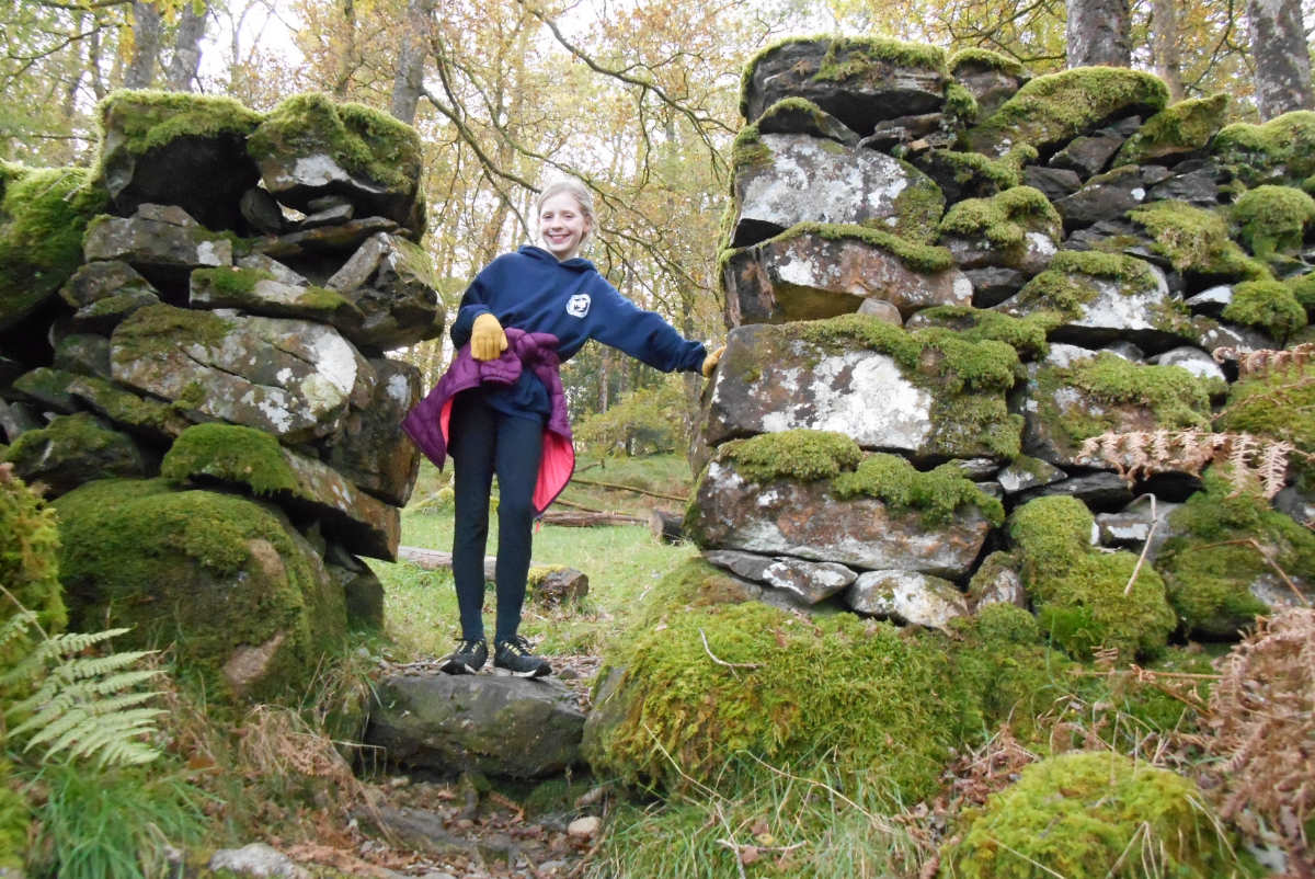 Isla between two moss covered stone walls